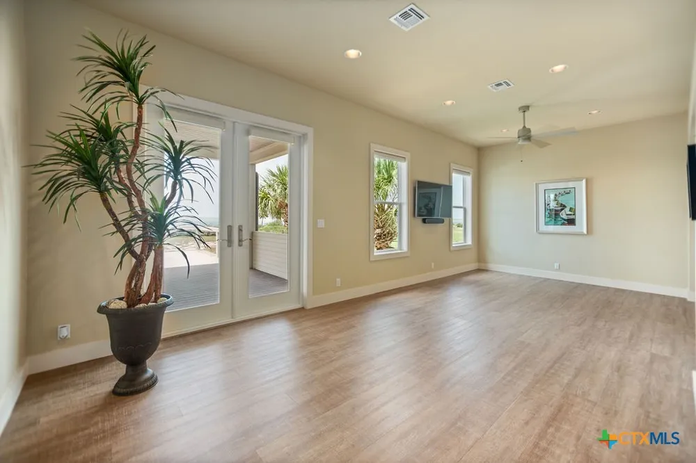 460 Bay Club Dr. Seadrift, TX 77983