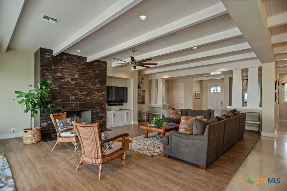 460 Bay Club Dr. Seadrift, TX 77983