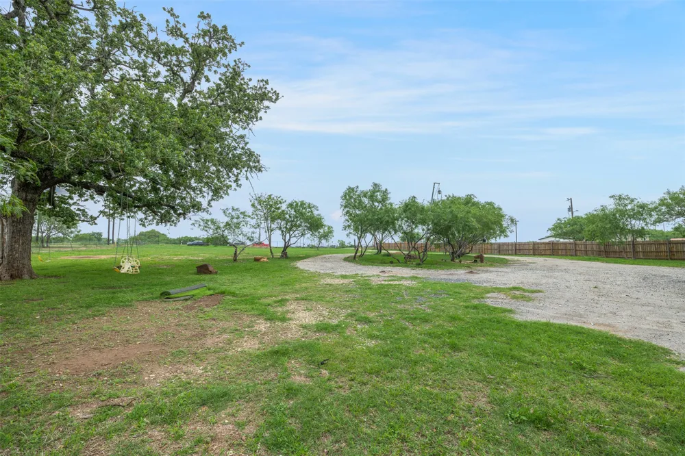6497 Taylorsville Road Dale, TX 78616