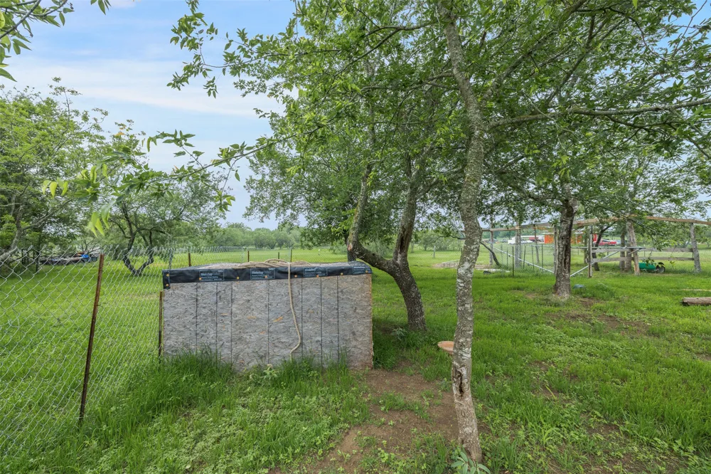 6497 Taylorsville Road Dale, TX 78616