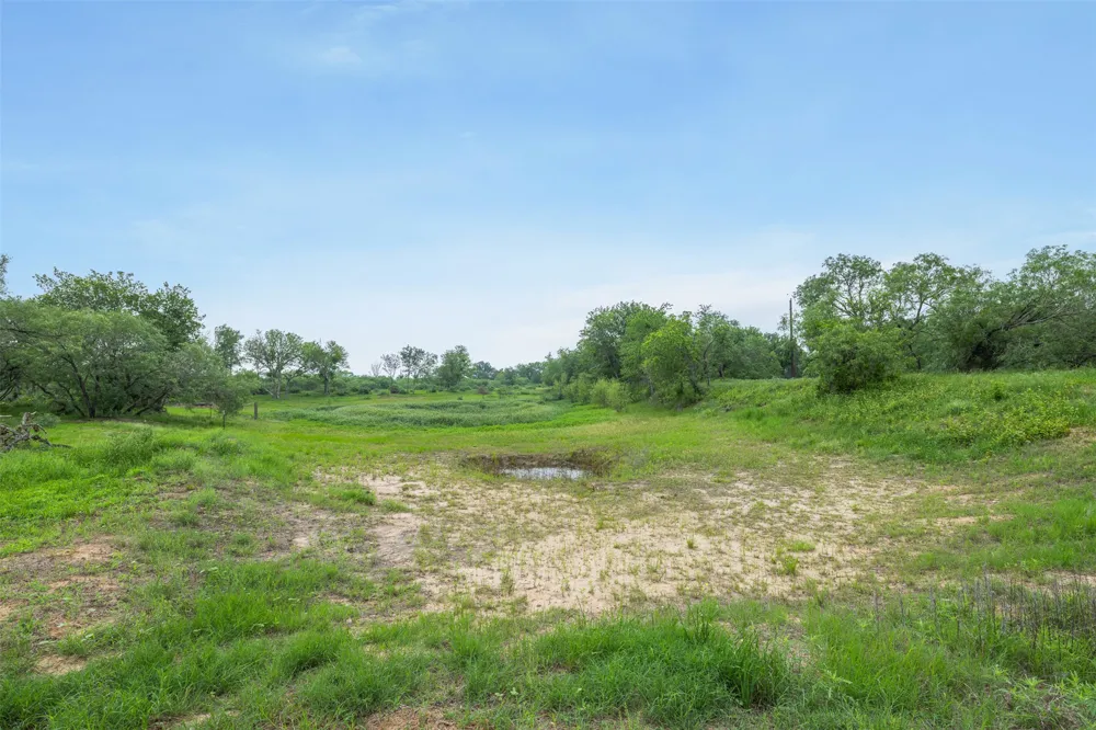 6497 Taylorsville Road Dale, TX 78616
