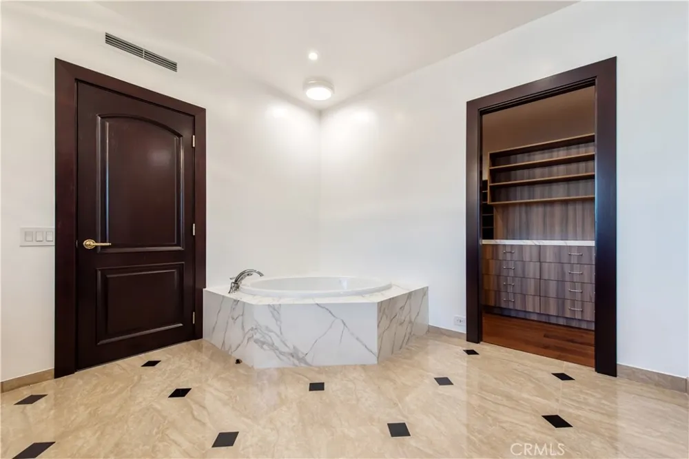 1578 Jade Street North Tustin, CA 92705