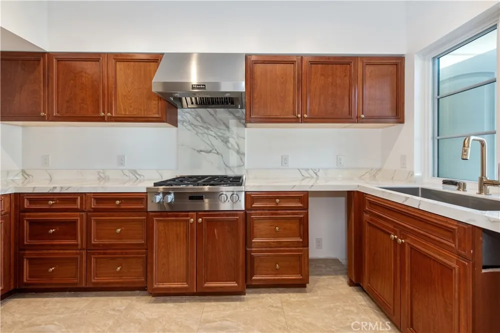 1578 Jade Street North Tustin, CA 92705