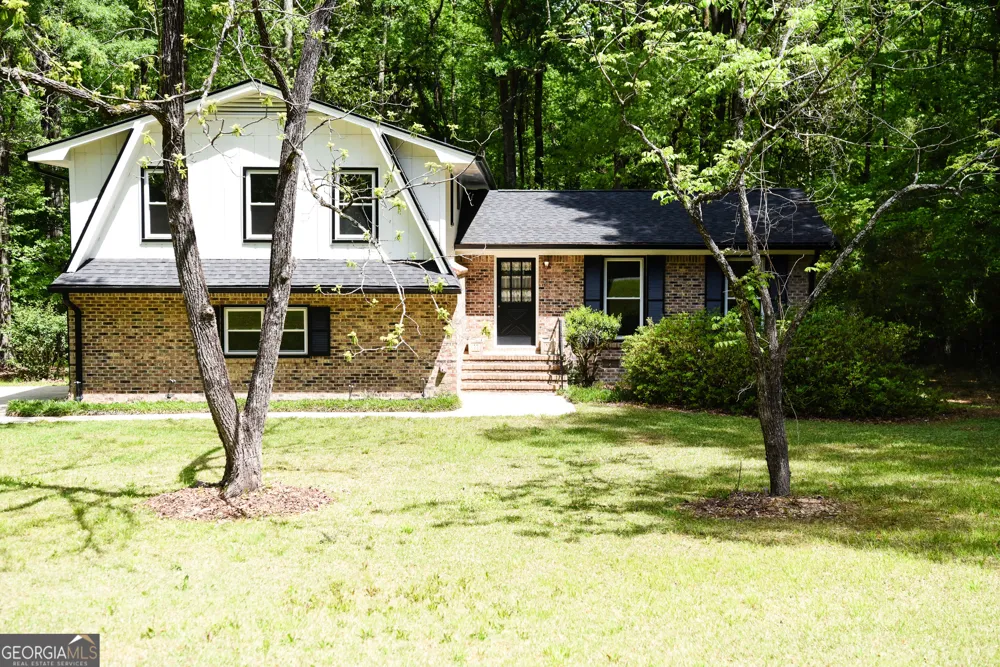 50 Frasier DR Brooks, GA 30205