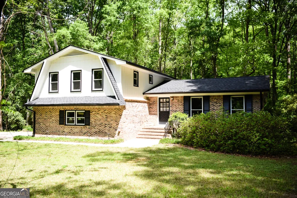 50 Frasier DR Brooks, GA 30205