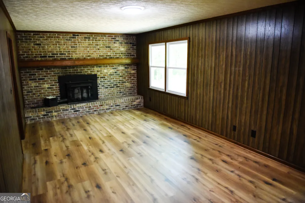 50 Frasier DR Brooks, GA 30205