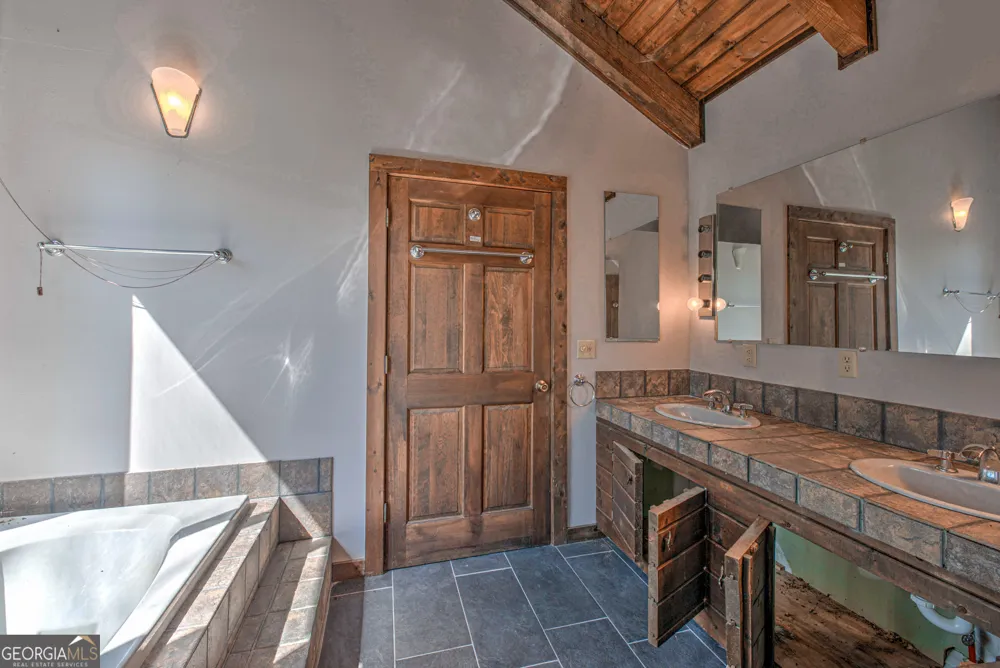 91 Dragway LN Lakemont, GA 30552