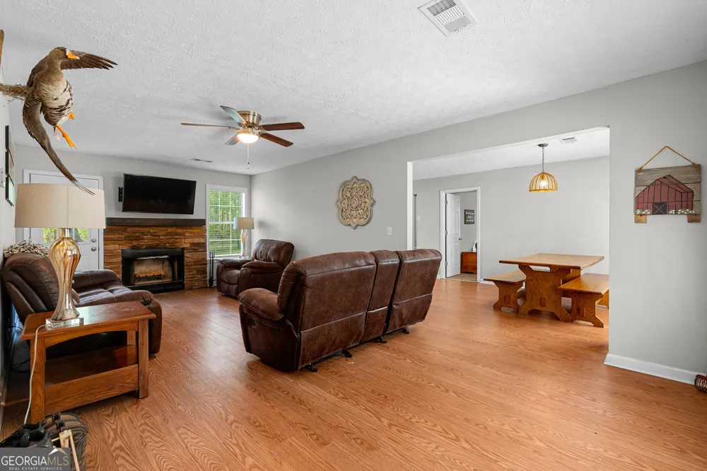 6094 Old Zebulon RD Concord, GA 30206
