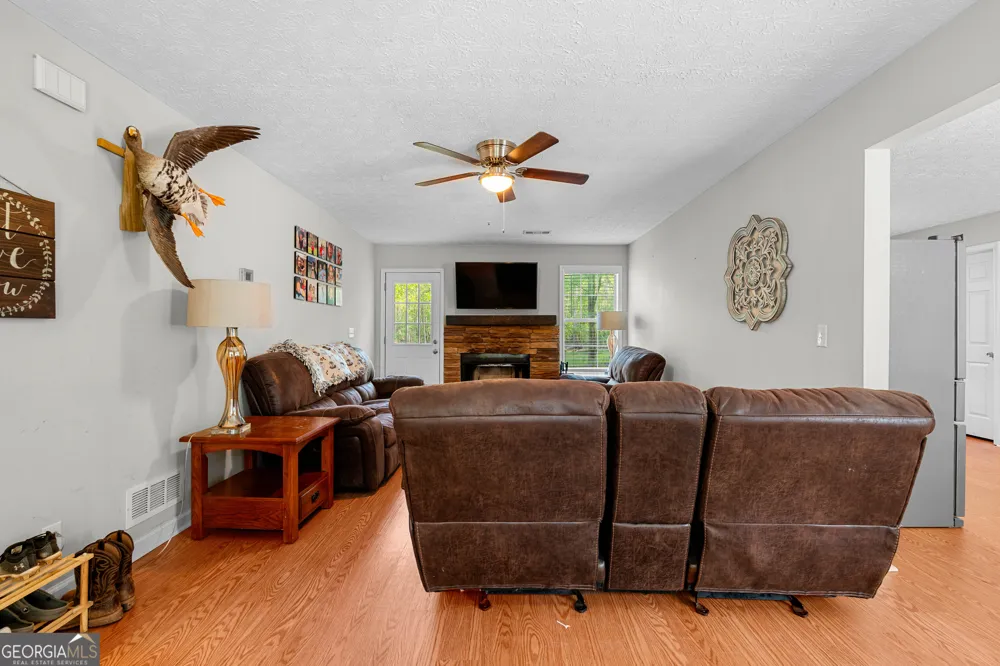 6094 Old Zebulon RD Concord, GA 30206