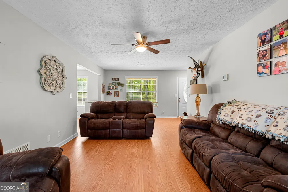 6094 Old Zebulon RD Concord, GA 30206