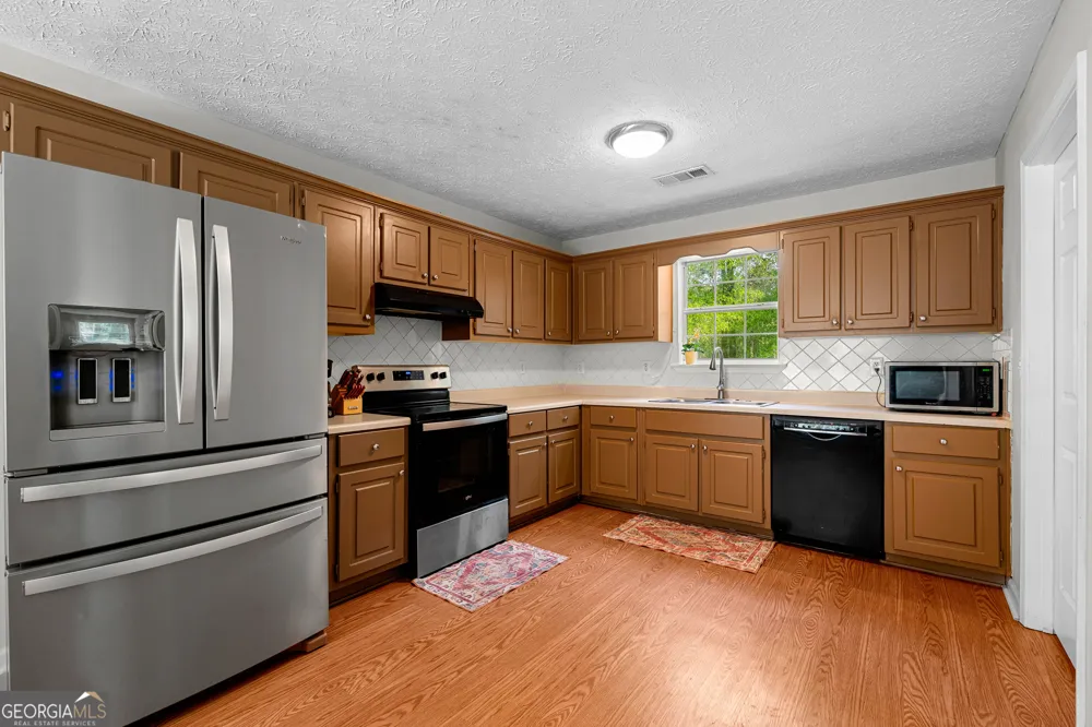 6094 Old Zebulon RD Concord, GA 30206