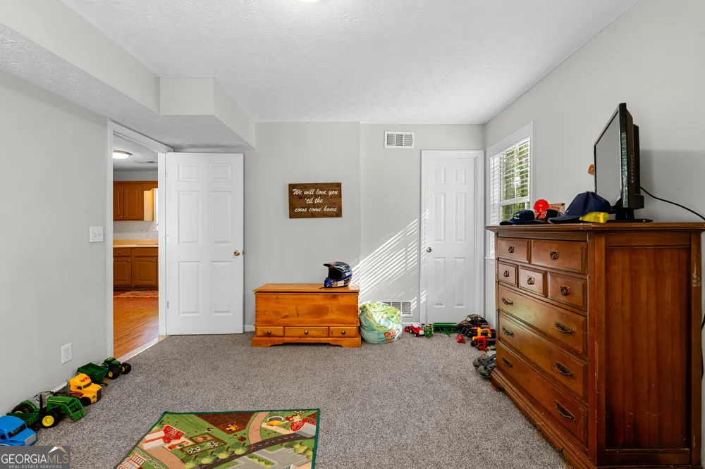 6094 Old Zebulon RD Concord, GA 30206