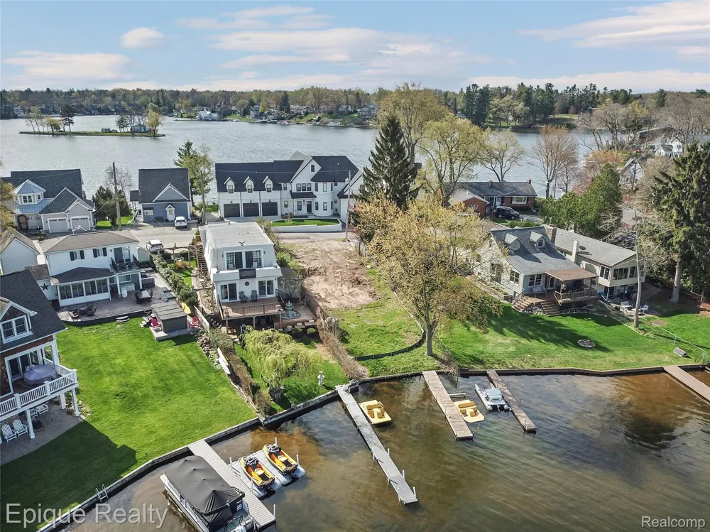 296 Shady Oaks Street Orion Charter Township, MI 48362