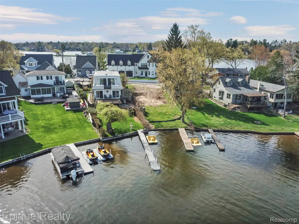 296 Shady Oaks Street Orion Charter Township, MI 48362