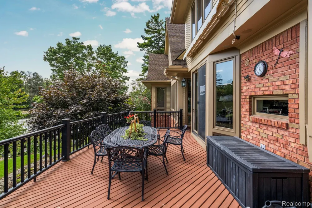 433 John R Milford Village, MI 48381