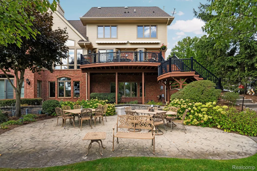 433 John R Milford Village, MI 48381