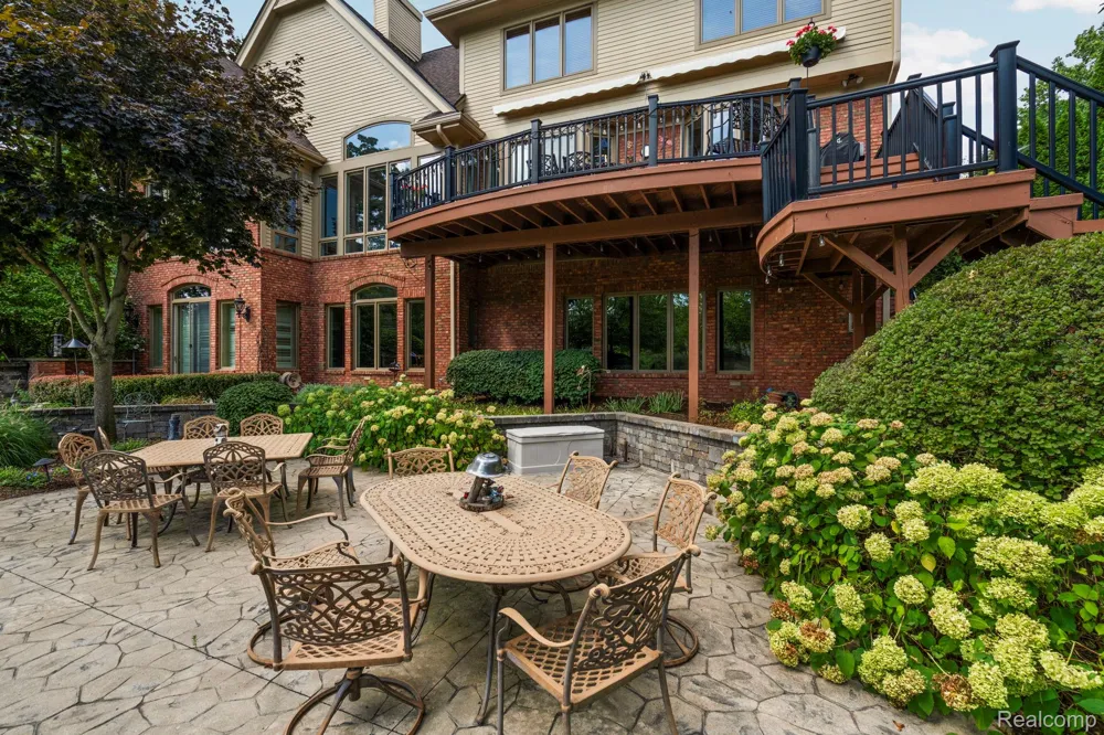 433 John R Milford Village, MI 48381