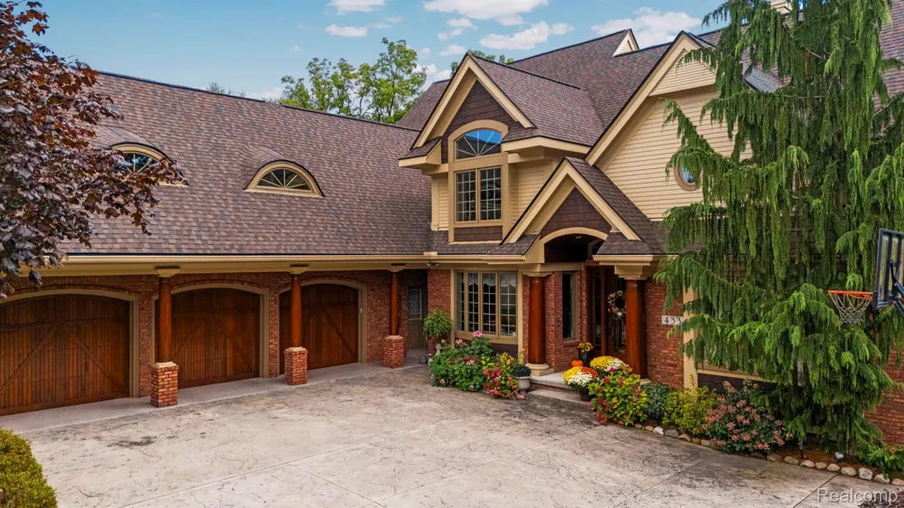 433 John R Milford Village, MI 48381