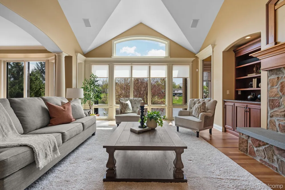 433 John R Milford Village, MI 48381