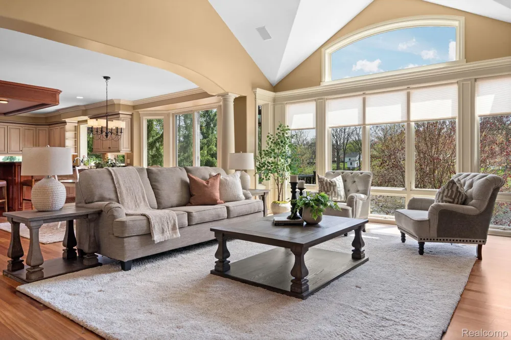 433 John R Milford Village, MI 48381