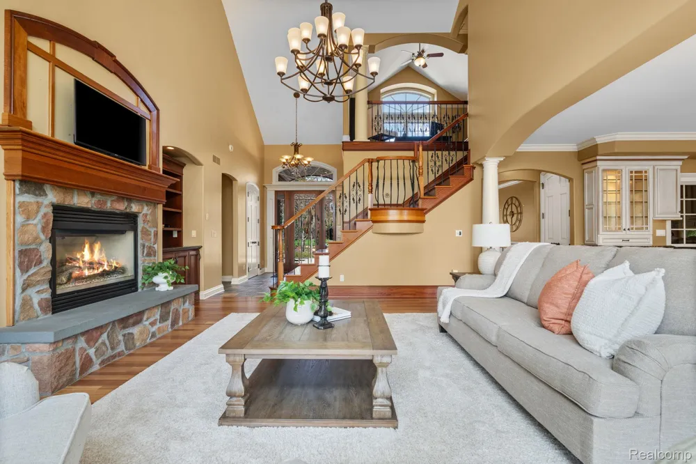 433 John R Milford Village, MI 48381