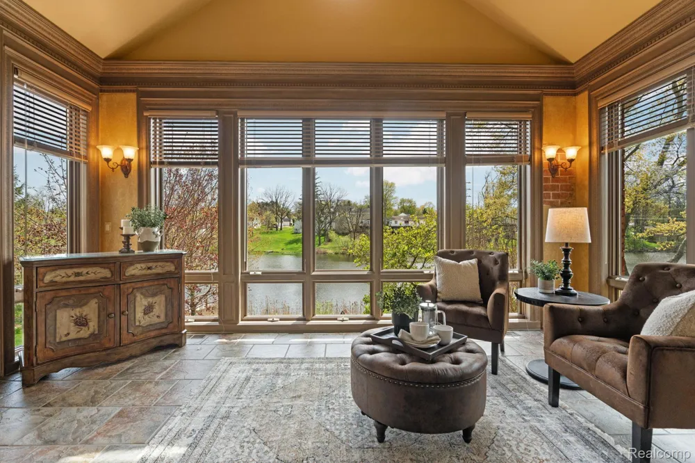 433 John R Milford Village, MI 48381