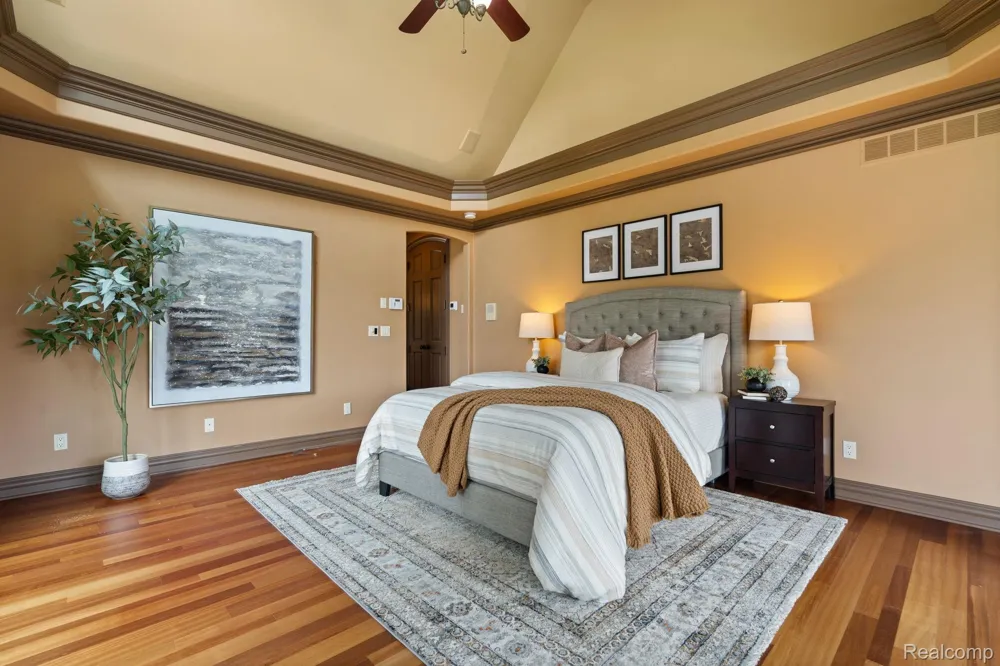 433 John R Milford Village, MI 48381