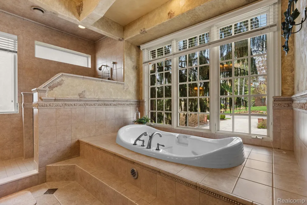 433 John R Milford Village, MI 48381