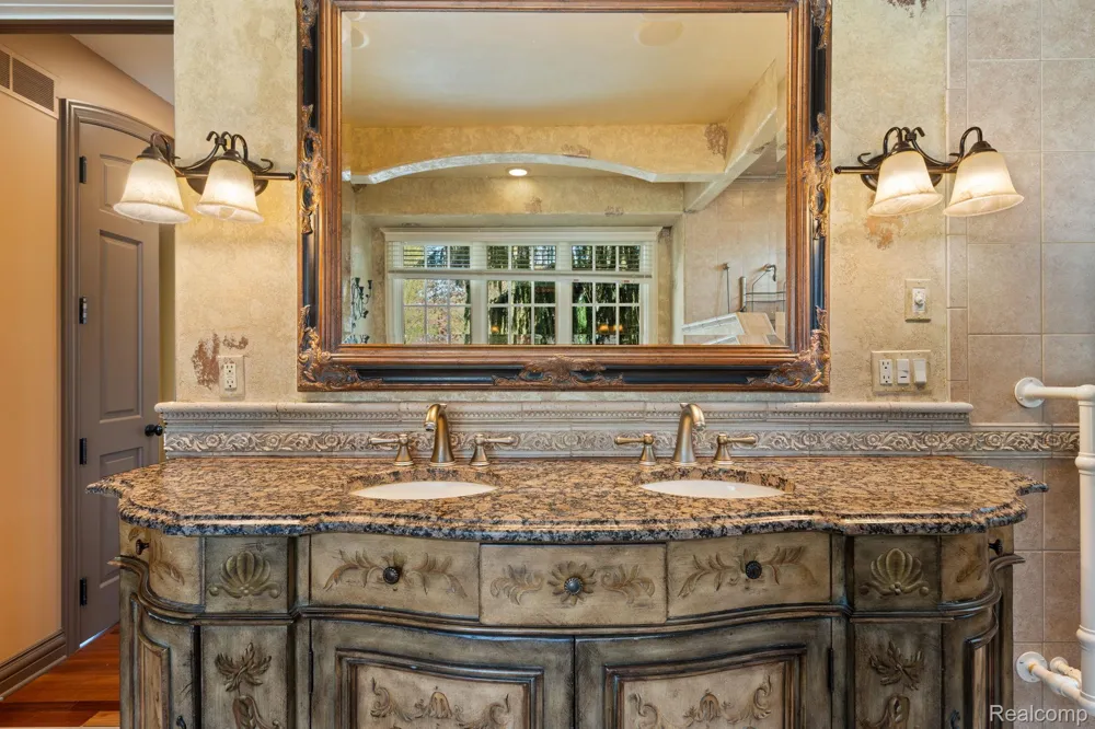 433 John R Milford Village, MI 48381