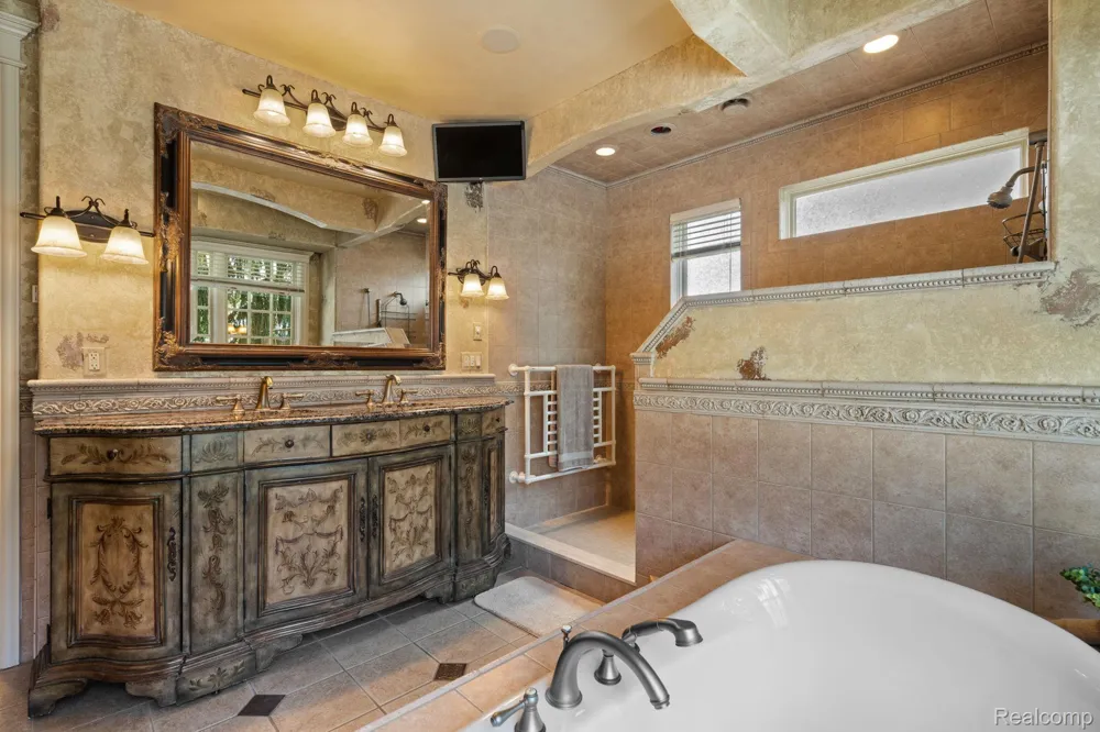 433 John R Milford Village, MI 48381