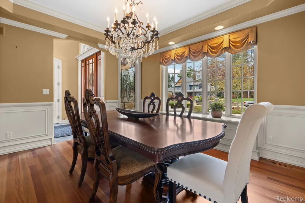 433 John R Milford Village, MI 48381