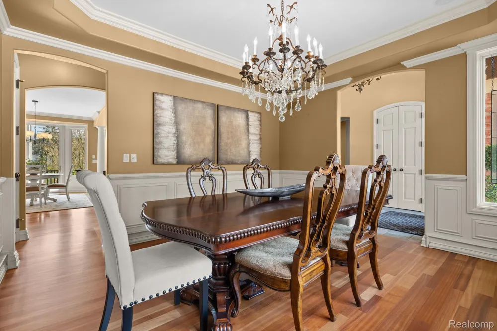 433 John R Milford Village, MI 48381