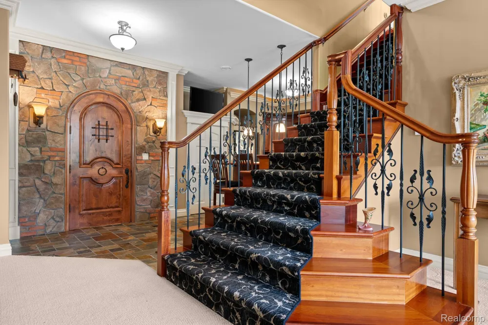433 John R Milford Village, MI 48381
