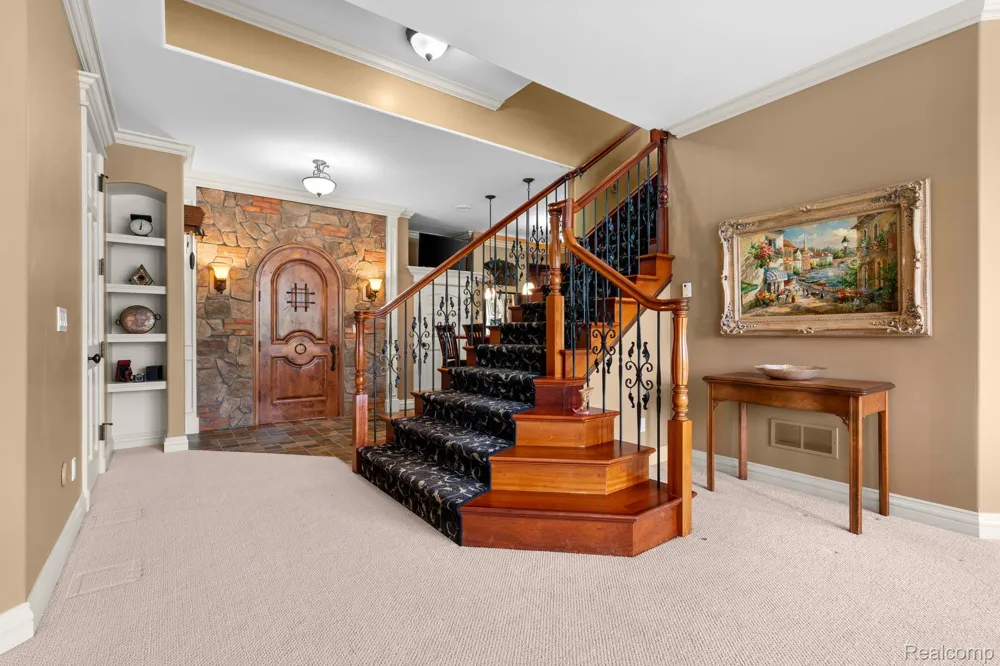 433 John R Milford Village, MI 48381