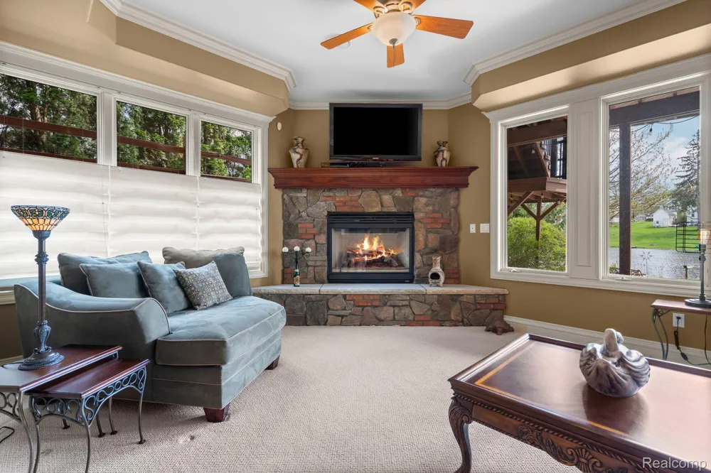 433 John R Milford Village, MI 48381