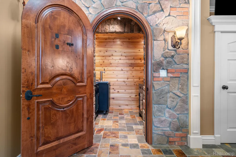 433 John R Milford Village, MI 48381