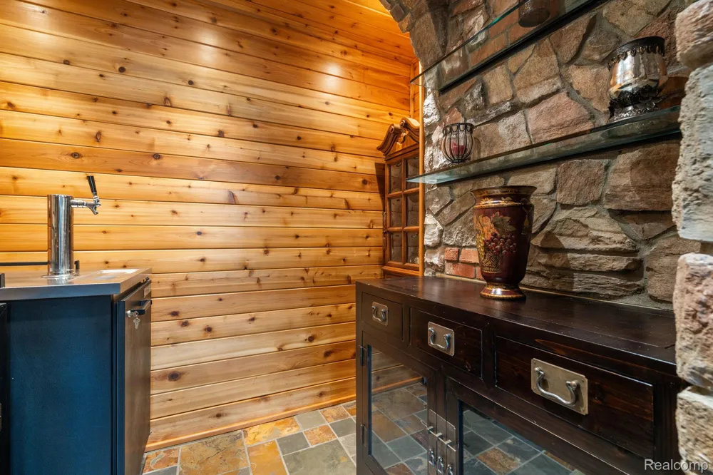 433 John R Milford Village, MI 48381