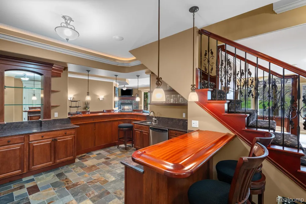 433 John R Milford Village, MI 48381