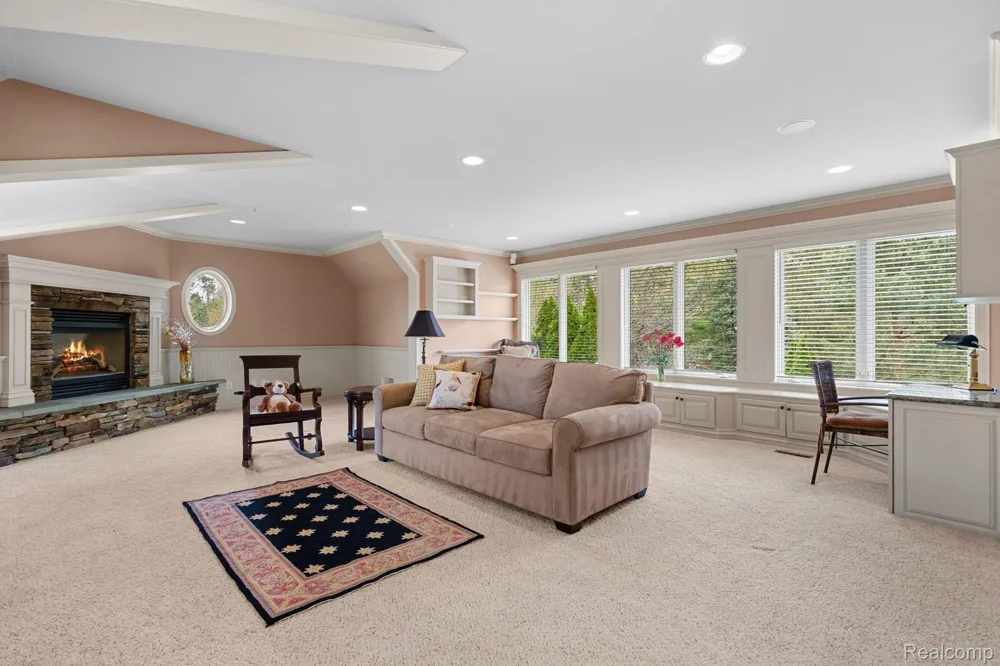 433 John R Milford Village, MI 48381