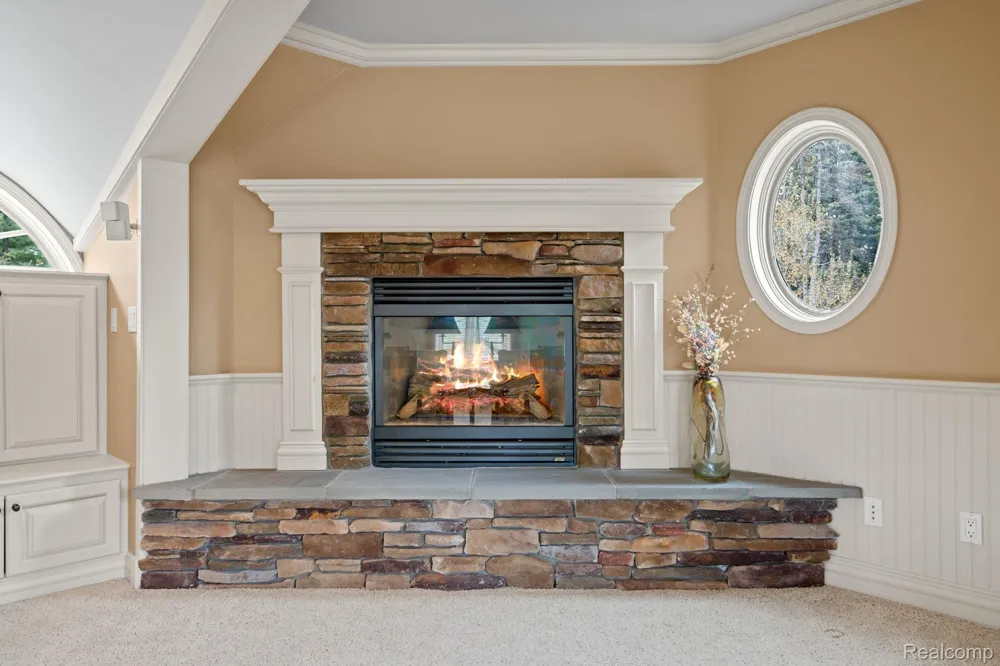 433 John R Milford Village, MI 48381