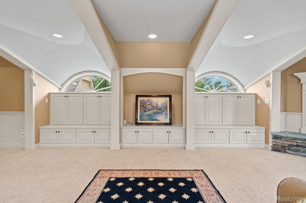 433 John R Milford Village, MI 48381