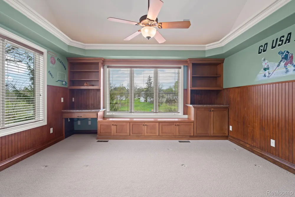 433 John R Milford Village, MI 48381