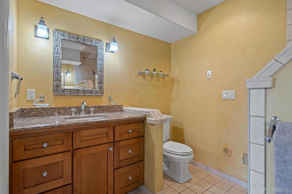 433 John R Milford Village, MI 48381