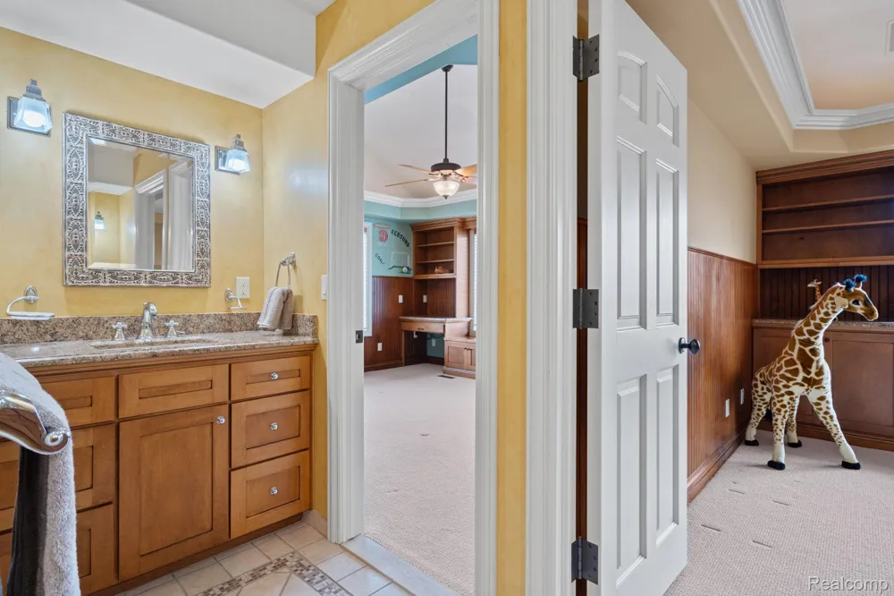 433 John R Milford Village, MI 48381