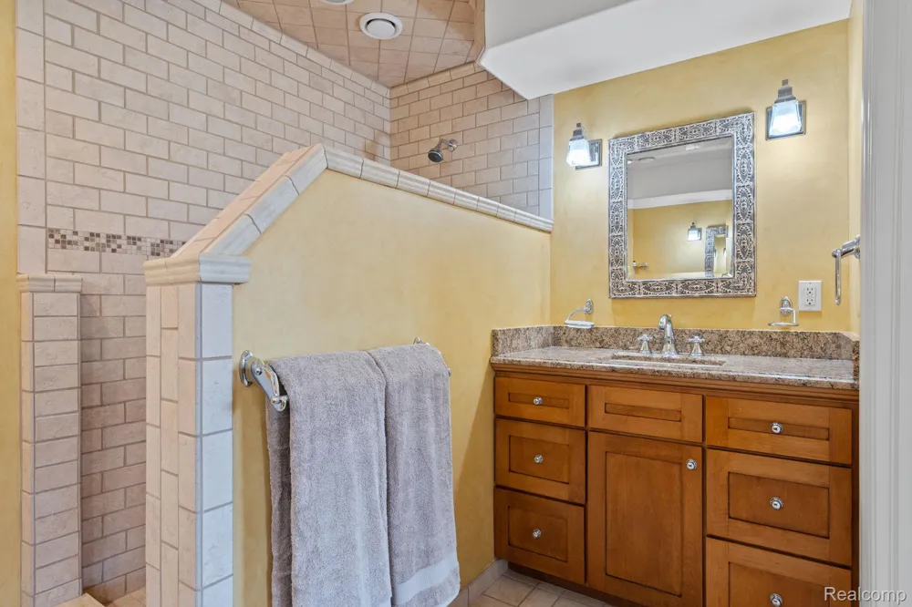433 John R Milford Village, MI 48381