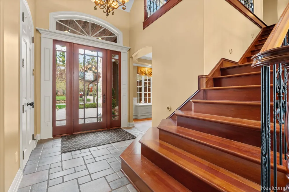 433 John R Milford Village, MI 48381