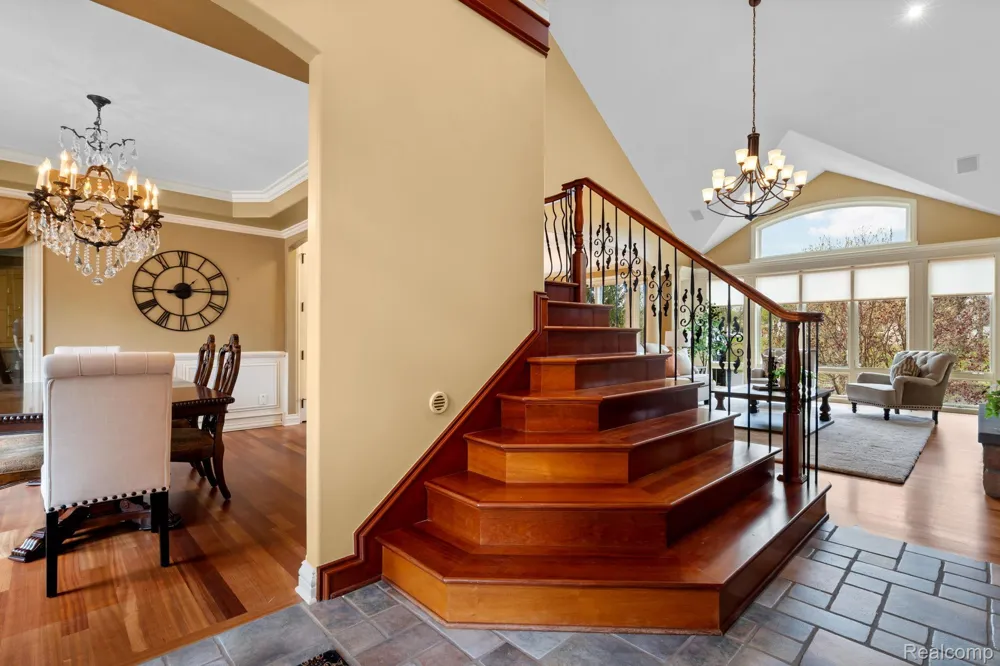 433 John R Milford Village, MI 48381