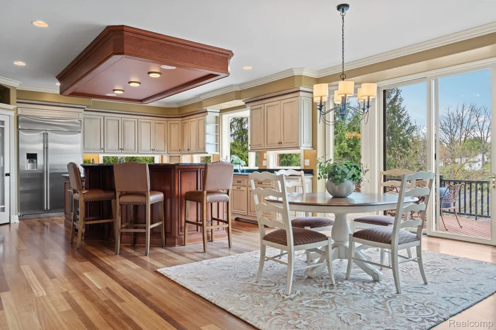 433 John R Milford Village, MI 48381