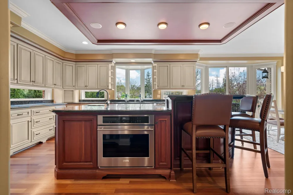 433 John R Milford Village, MI 48381