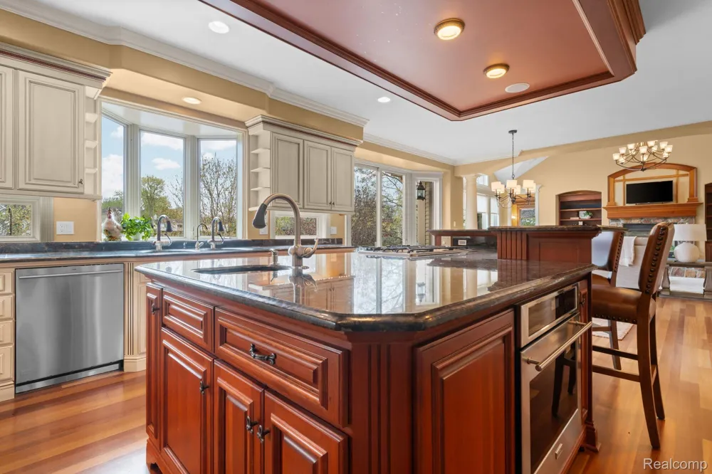433 John R Milford Village, MI 48381